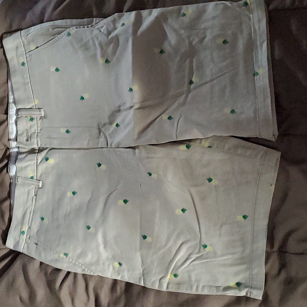 Old Navy pineapple shorts size 34